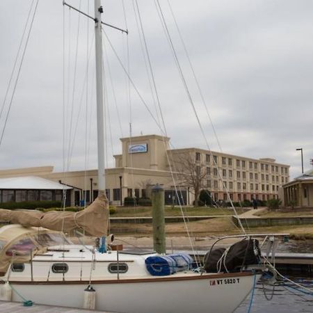 Bridgepointe Hotel & Marina Нью-Берн Экстерьер фото