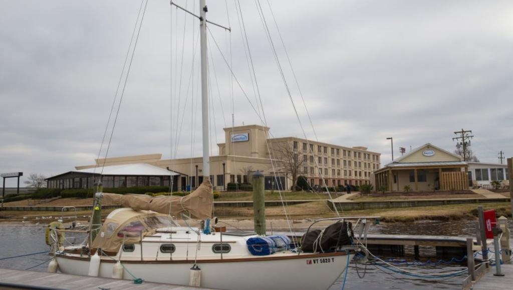 Bridgepointe Hotel & Marina Нью-Берн Экстерьер фото
